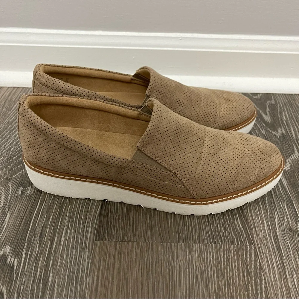 Naturalizer tan espadrilles